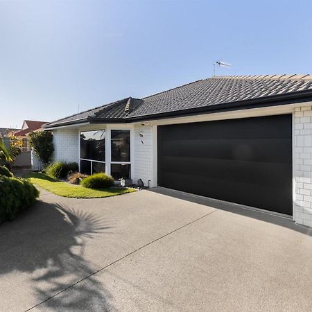 Pavilion Beachfront Apartments Mount Maunganui Bagian luar foto