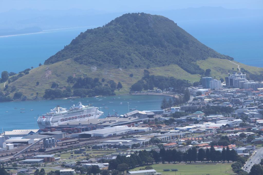 Pavilion Beachfront Apartments Mount Maunganui Bagian luar foto
