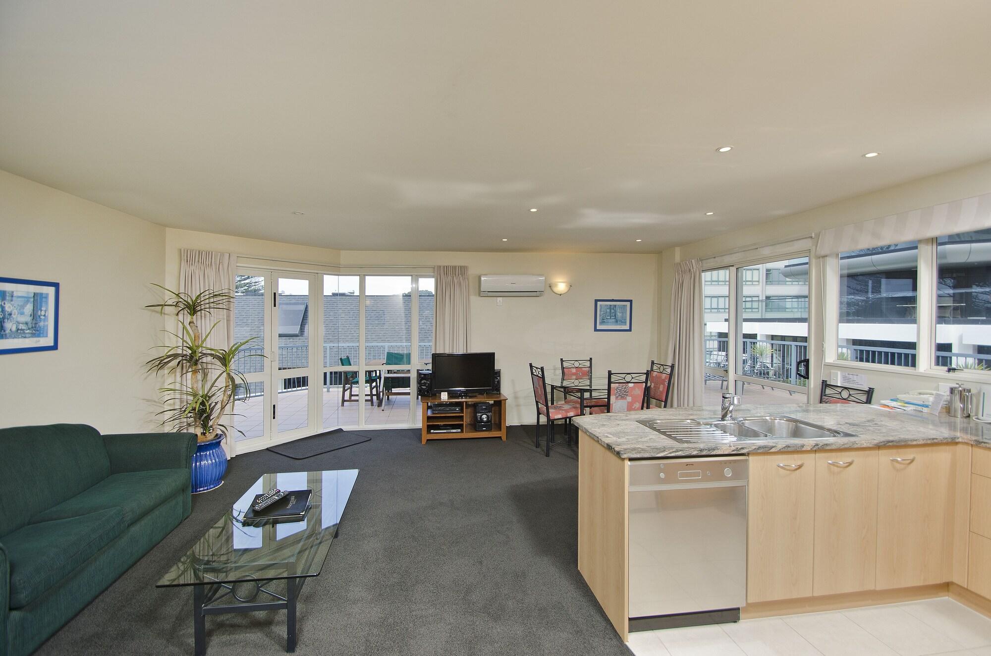 Pavilion Beachfront Apartments Mount Maunganui Bagian luar foto