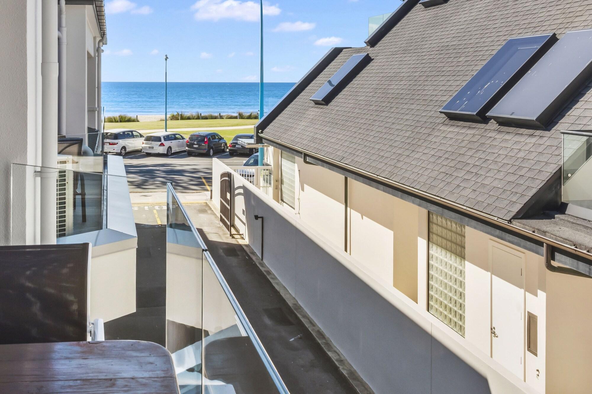 Pavilion Beachfront Apartments Mount Maunganui Bagian luar foto