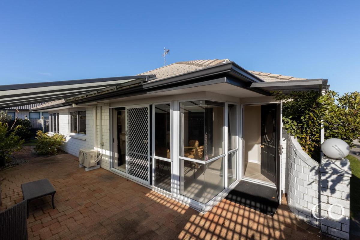 Pavilion Beachfront Apartments Mount Maunganui Bagian luar foto